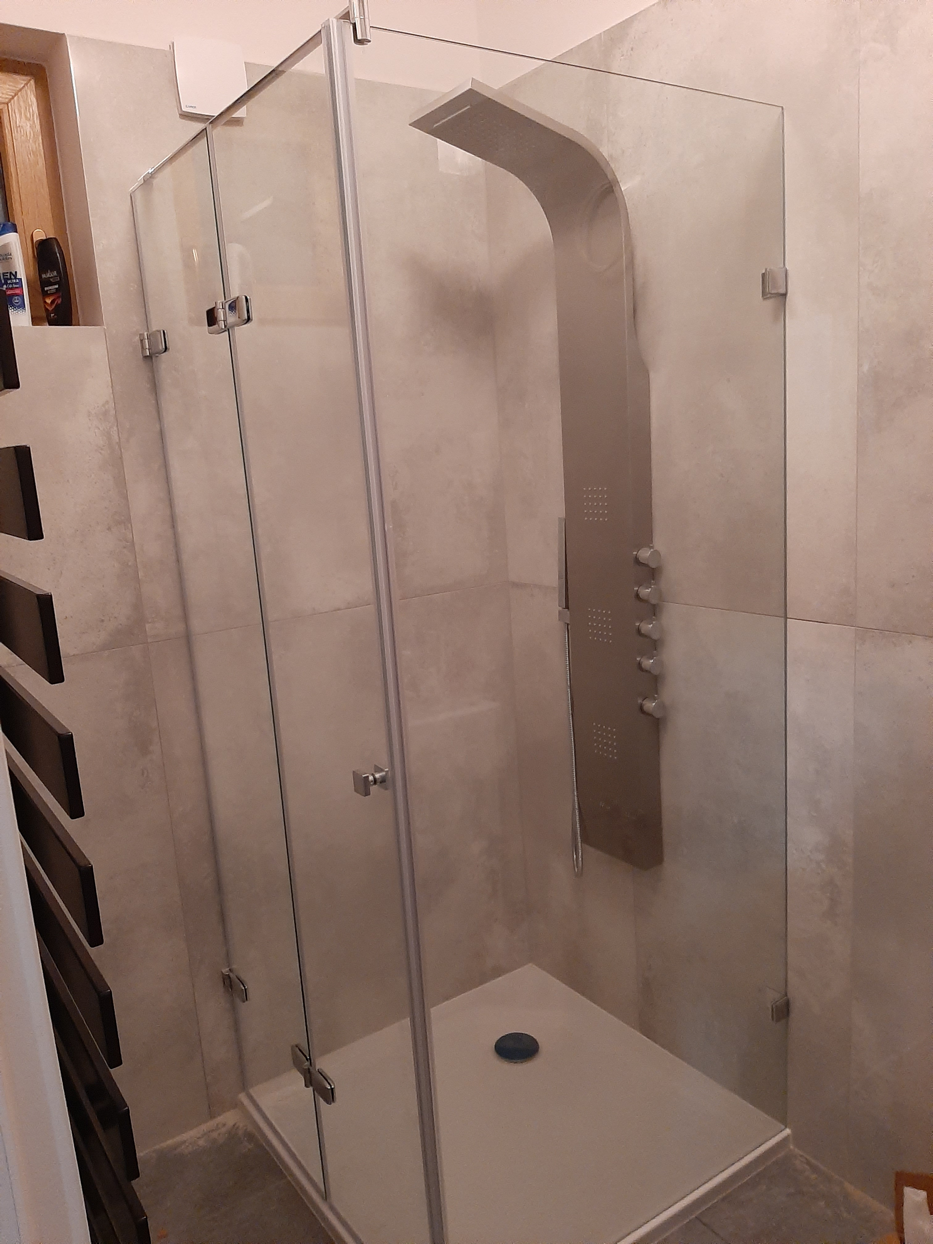 Klasszikus keretes zuhanykabin Gödöllőn – 2022. november